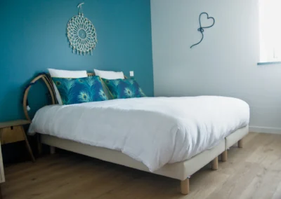 Chambre cocon accueillante et apaisante, un espace de repos et de douceur